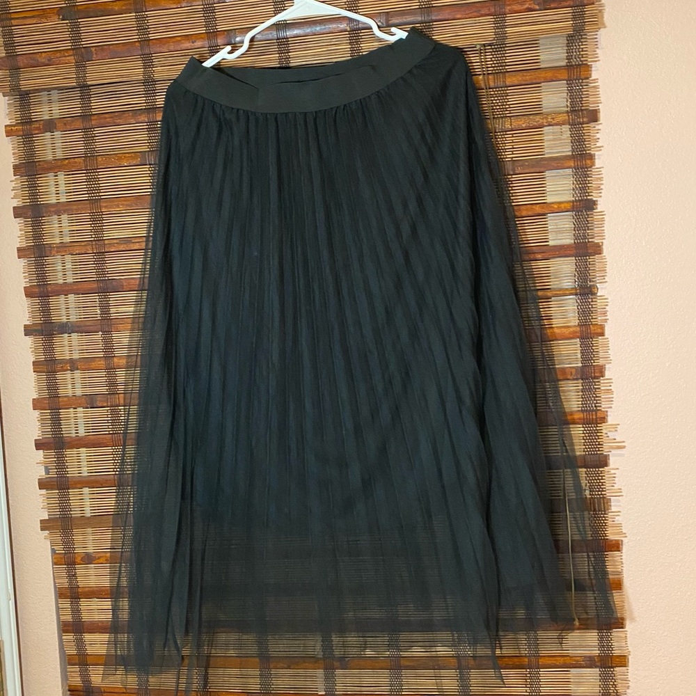 Black pleated skirt